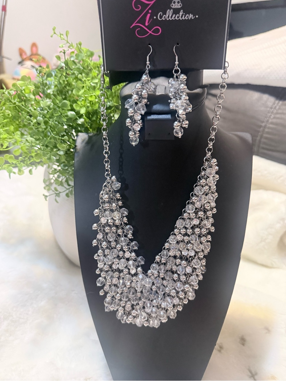 paparazzi Silver Clustered Crystal Bib Necklace with Dangle Earrings - Picture 3 of 4